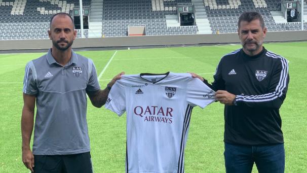 <p>AS-Neuzugang Victor Vazquez (links) mit Sportdirektor Jordi Condom.</p>