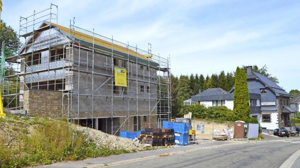 <p>Die Gemeinde kauft das Erdgeschoss und die erste Etage des Neubaus, um dort ein Dorfhaus einzurichten. Auf die zweite Etage gibt es noch eine Option.<br />
Foto: Allan Bastin</p>