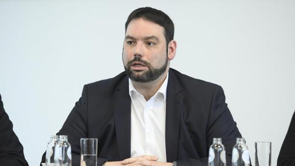 <p>Der Unterrichtsminister will an der Maskenpflicht festhalten.</p>