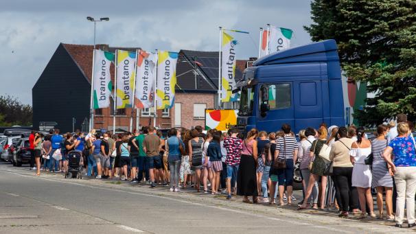 <p>Anstehen für neue Schuhe im ostflämischen Ninove: Brantano wird nach dem Konkurs der Muttergesellschaft FNG derzeit abgewickelt.</p>