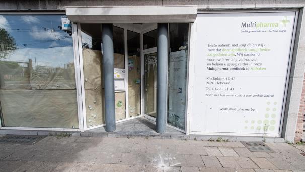 <p>In der Nacht haben Unbekannte eine Granate auf den Eingangsbereich eines leerstehenden Geschäftslokals in Deurne geworfen.</p>