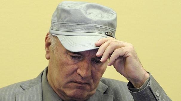 <p>Der ehemalige serbische General Ratko Mladic sitzt auf der Anklagebank des UN-Kriegsverbrechertribunals in Den Haag.</p>