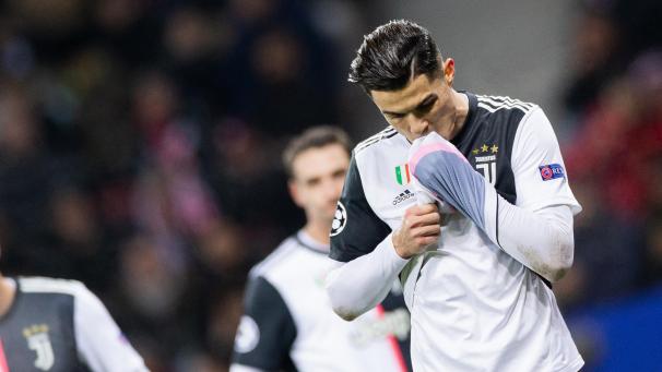 <p>Superstars wie Cristiano Ronaldo (r.) erhalten ein hohes Gehalt für ihre Dienste als Profifußballer.</p>