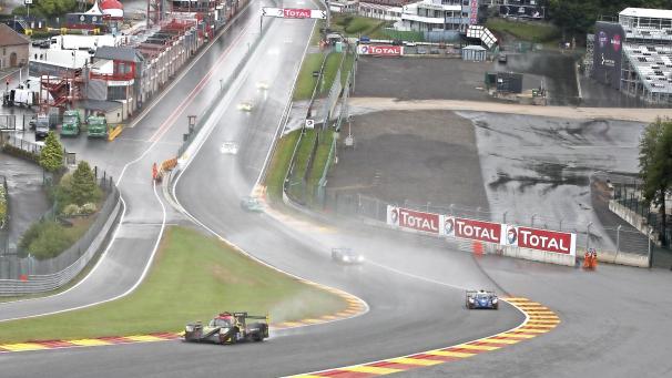 <p>Vieles wird sich ändern in Spa-Francorchamps: Zwei neue Tribünen an Start/Ziel und Eau Rouge/Raidillon, derweil (links) die alte Boxenanlage bestehen bleibt.</p>