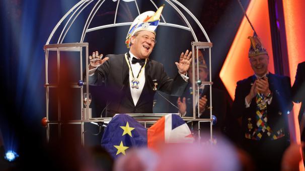 <p>Februar 2020, Aachen: NRW-Ministerpräsident Armin Laschet (CDU) bei der Verleihung des „Ordens wider den Tierischen Ernst 2020“. Der Aachener Karnevalsverein (AKV) hat konkrete Pläne vorgestellt, wie das Brauchtum in Zeiten von Corona aussehen soll.</p>