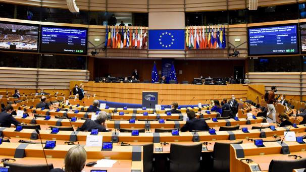 <p>EU-Kommissionschefin Ursula von der Leyen spricht im Europaparlament.</p>