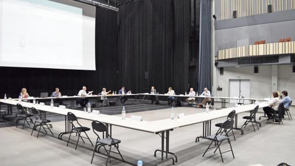 <p>Die Opposition verließ bei der Abstimmung zur Erweiterung des Emmelser Windparks den Saal.</p>