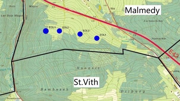 <p>So könnten sich die vier Windkraftanlagen nach den Vorstellungen der Gesellschaft Aspiravi in die Landschaft im Grenzgebiet der Gemeinden Malmedy, St.Vith und Stavelot in die Landschaft einplanzen. Der auserkorene Standort grenzt an die Autobahn E 42.</p>