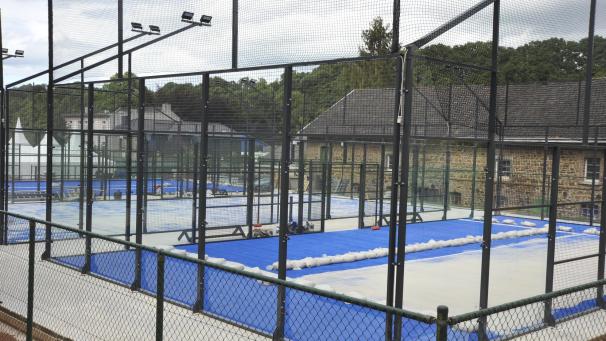 <p>Auf den drei Eupener Padelplätzen werden ab Freitag Turniersieger in fünf Kategorien ermittelt.</p>