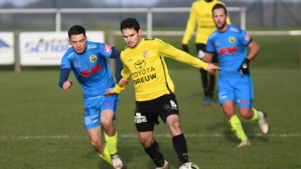 <p>Für Tobias Lauffs (am Ball) und Co. ist es das erste Pflichtspiel seit dem 8. März.</p>