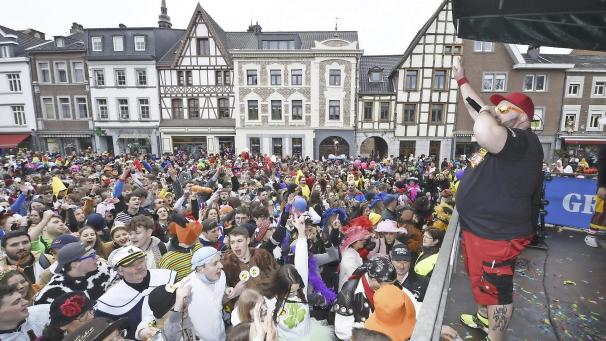 <p>Mike Nüchtern auf der GE-Bühne Altweiber in Eupen: Die Session 2020/2021 ist für die Protagonisten mit vielen Fragezeichen verbunden.</p>