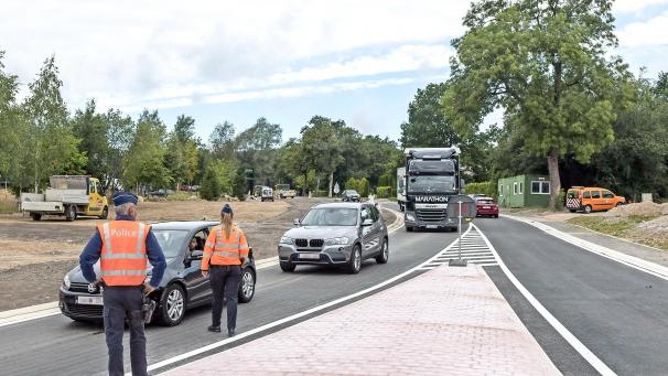<p>Wie hier am Ortseingang von Francorchamps führte die Polizei umfangreiche Kontrollen durch.</p>