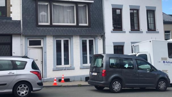 <p>In einem Wohnhaus in Spa wurden am Wochenende die Leichen einer 40-jährigen Frau und deren zwölfjährigen Tochter gefunden.</p>