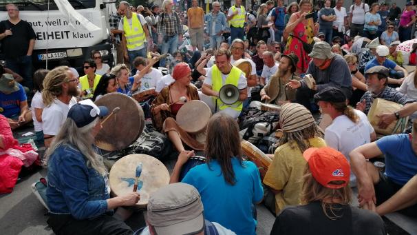 <p>„Ein friedvolles Fest“ eines „kunterbunten Haufens“, so Michael Balter</p>