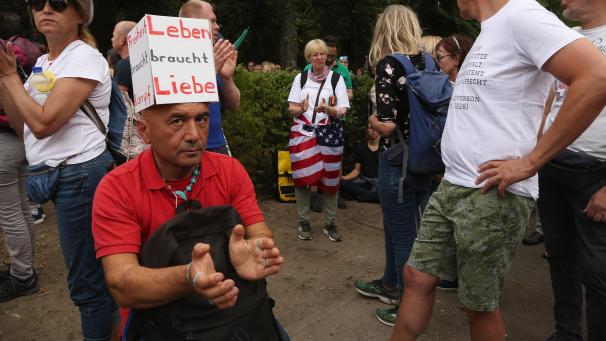 <p>Eine Szene von Samstag, als viele Protestler nach Berlin gekommen waren, um gegen die Corona-Maßnahmen zu demonstrieren.</p>