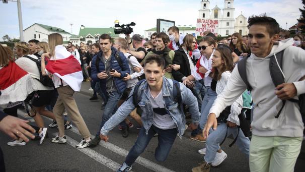 <p>Zum Start in das neue Studienjahr sind die Sicherheitskräfte in Belarus gegen Studenten vorgegangen, die gegen den umstrittenen Präsidenten Lukaschenko demonstriert haben.</p>