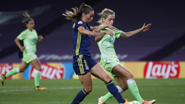 <p>Kathy Hendrich (hier im Finale der Champions League gegen Lyon) wurde von der UEFA zu den besten Defensivspielerinnen der Saison gekürt.</p>