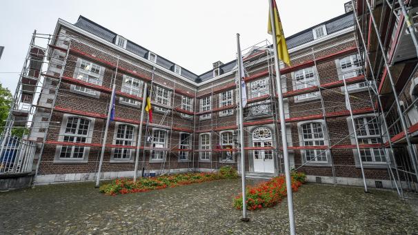 <p>Blick auf das Regierungsgebäude an der Eupener Klötzerbahn</p>