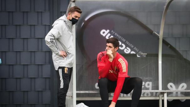 <p>Thibaut Courtois (rechts)</p>