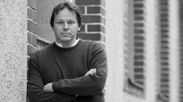 <p>David Graeber, amerikanischer Kapitalismuskritiker und Autor. Graeber ist im Alter von 59 Jahren in einem Krankenhaus in Venedig gestorben.</p>