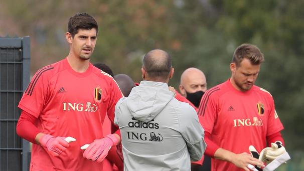 <p>Dass Thibaut Courtois frühzeitig abreiste, hatte nichts mit den Corona-Meldungen zu tun, sondern mit der fehlenden Trainingsvorbereitung bei Real Madrid.</p>