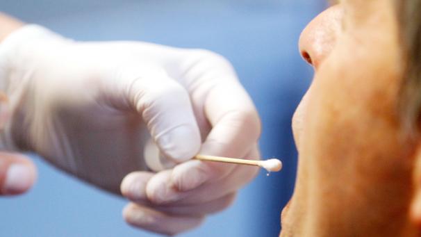 <p>Grevenbroich: Die Polizei führt einen DNA-Speicheltest bei einem Mann im Mordfall Claudia Ruf durch.</p>