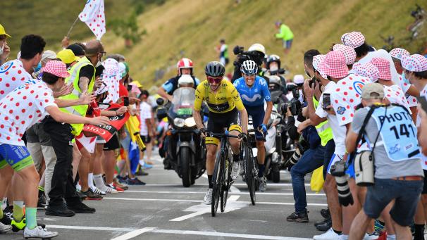 <p>Adam Yates trägt weiter Gelb.</p>