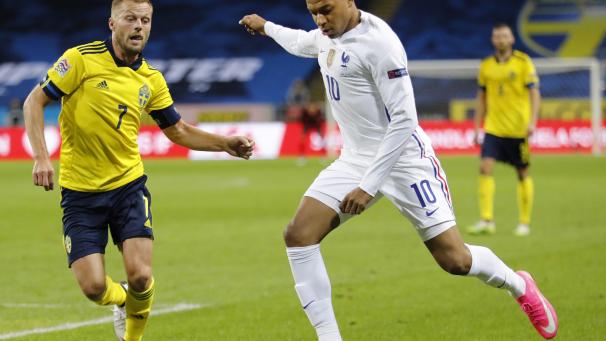 <p>Kylian Mbappé (rechts) erzielte gegen Schweden den französischen Siegtreffer mit einem sehenswerten Tor.</p>