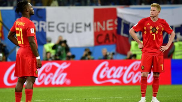 <p>Michy Batshuayi (l.) und Kevin De Bruyne (r., hier beim WM-Halbfinale gegen Frankreich 2018) feiern heute ein Wiedersehen mit ihren Mannschaftskollegen.</p>