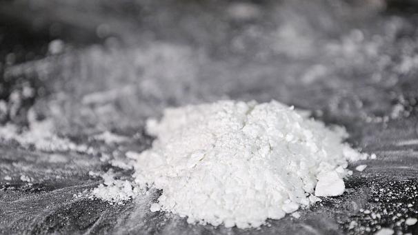 <p>Weil er im Alter von 22 Jahren mit Kokain handelte, droht einem Bütgenbacher eine 24-monatige Haftstrafe. Außerdem soll er den illegalen Gewinn in Höhe von 35.000 Euro zurückzahlen.</p>