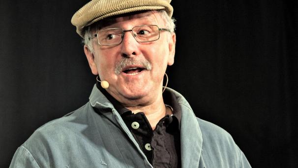 <p>Unverkennbar: „Manni der Huusmeäster.“ Eine Type, die Kabarettist Manfred Savelsberg bestens verkörperte.</p>