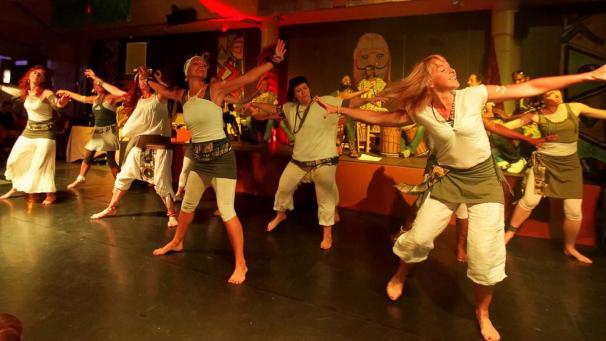 <p>Afrikanischer Tanz mit dem Atelier Neundorf</p>