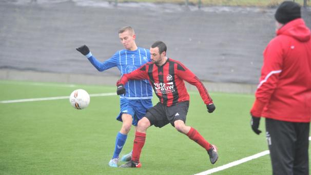 <p>Eupen gegen Honsfeld: Diese Begegnung ging in der Vergangenheit immer zugunsten der Blau-Weißen (Lucas Palm, l.) aus.</p>