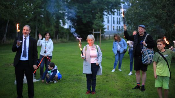 <p>Vom Ministerium über den Josephine-Koch-Park bis zum Scheiblerplatz war der Fackelzug unterwegs.</p>
