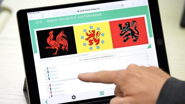 <p>Ende des Jahres wird eine Weiterbildung für das überarbeitete multimediale Geschichtsbuch der DG (mBook) erstmals in digitaler Form angeboten. Das hat Bildungsminister Harald Mollers angekündigt.</p>