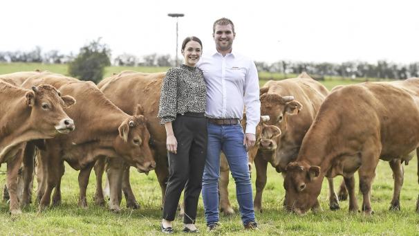 <p>„In erster Linie Landwirt“: Manuel Schöpges betreibt den Tömmelhof in dritter Generation, ist aber nicht nur als Landwirt tätig. Unterstützt wird er von seiner Lebensgefährtin Anja Neissen.</p>