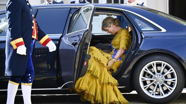 <p>In diesem Jahr sah das Protokoll für Willem-Alexander und Königin Máxima (49) den Dienstwagen vor.</p>