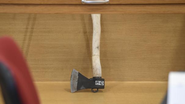 <p>Das ist die Tatwaffe im Mordfall Joseph „Juppi“ Lenaerts: Mit dieser Axt wurde der 54-jährige Kelmiser brutal aus dem Leben gerissen.</p>
