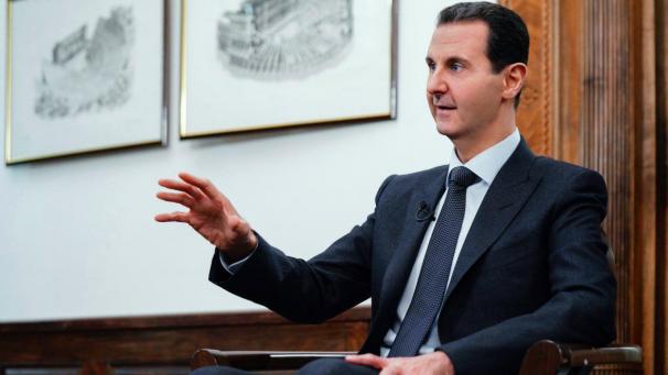 <p>Die von der syrisch-arabischen Nachrichtenagentur SANA zur Verfügung gestellte Aufnahme zeigt Baschar al-Assad, Präsident von Syrien, während eines Interviews mit einem Journalisten des chinesischen Fernsehsenders Phoenix.</p>