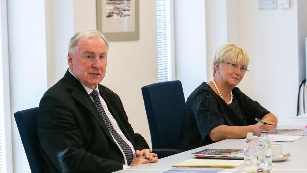 <p>Präsentierten den Bericht: PDG-Präsident Karl-Heinz Lambertz und seine Stellvertreterin Patricia Creutz-Vilvoye</p>