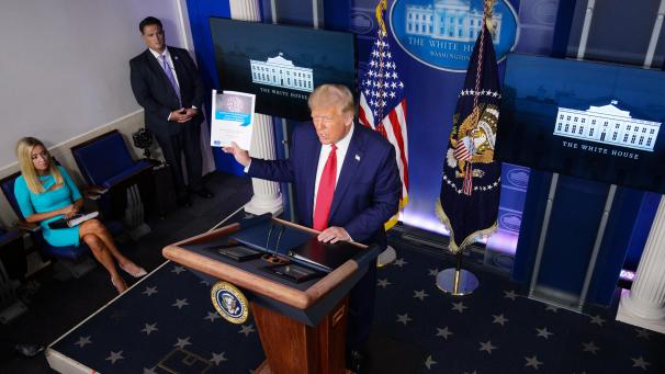 <p>Donald Trump beklagt die Indoktrination von Schülern, die sich für ihr „Weißsein“ schämen müssten.</p>