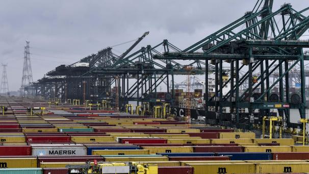 <p>Zurzeit werden im Antwerpener Hafen Container mit PIN-Codes gesichert. Ab dem 1. Januar werden sie aber durch ein digitales Überwachungssystem ersetzt.</p>