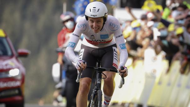 <p>Der junge Slowene Tadej Pogacar hat völlig überraschend im Bergzeitfahren der 107. Tour de France seinen Landsmann Primoz Roglic noch an der Spitze der Gesamtwertung abgelöst und steht vor dem Gesamtsieg.</p>