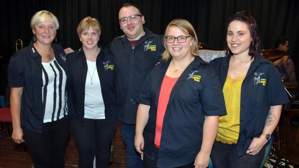 <p>Der Vorstand der Musikgruppe „La Recherche“ (v.l.n.r.): Nadia Schorkops, Evelyne Sarlette (bis 2019), Lothar, Katharina und Tamara Barts. Es fehlt Jacqueline Kayls.</p>