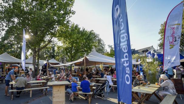 <p>Das Foodtruck Festival Ostbelgien ist eine der unzähligen Veranstaltungen, die auf unterschiedlichste Art die Region beleben und Menschen zusammenbringen.</p>