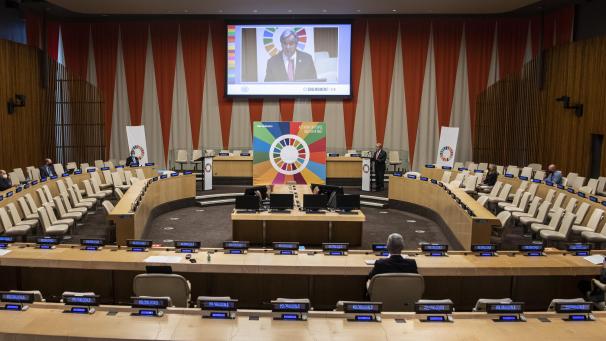 <p>Antonio Guterres (hinten, r), Generalsekretär der Vereinten Nationen, spricht zu den nachhaltigen UN-Entwicklungszielen (SDG) auf einer Nebenveranstaltung der Generalversammlung.</p>