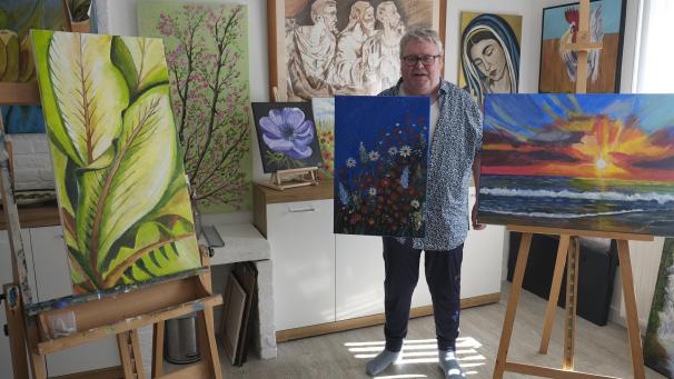 <p>Marcel Van Hoyweghen in seinem Atelier in Aldringen: Täglich arbeitet er hier an seinen Bildern.</p>
