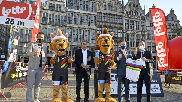 <p>Eddy Merckx wohnte der Vorstellung bei.</p>