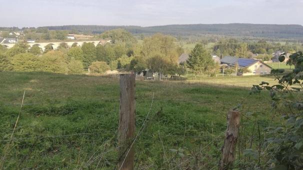 <p>In der Parzellierung „Auf Öbels“ an der Dellenstraße sollen 20 bis 25 Wohneinheiten geschaffen werden. Die Gemeinde legt hier eine Stichstraße an.</p>