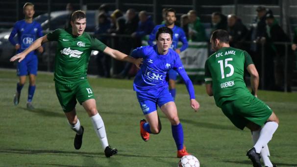 <p>Jan Aussems (am Ball) gab sein P2-Startelfdebüt für den FC Eupen</p>
